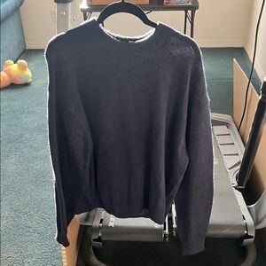 H&M dark blue long-sleeve sweater in Medium & in excellent condition